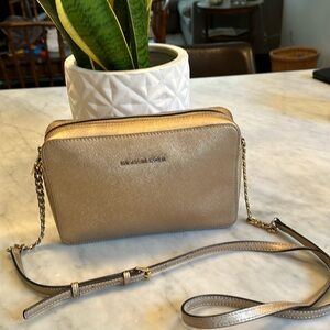 Michael Kors EUC gold safiano cross body